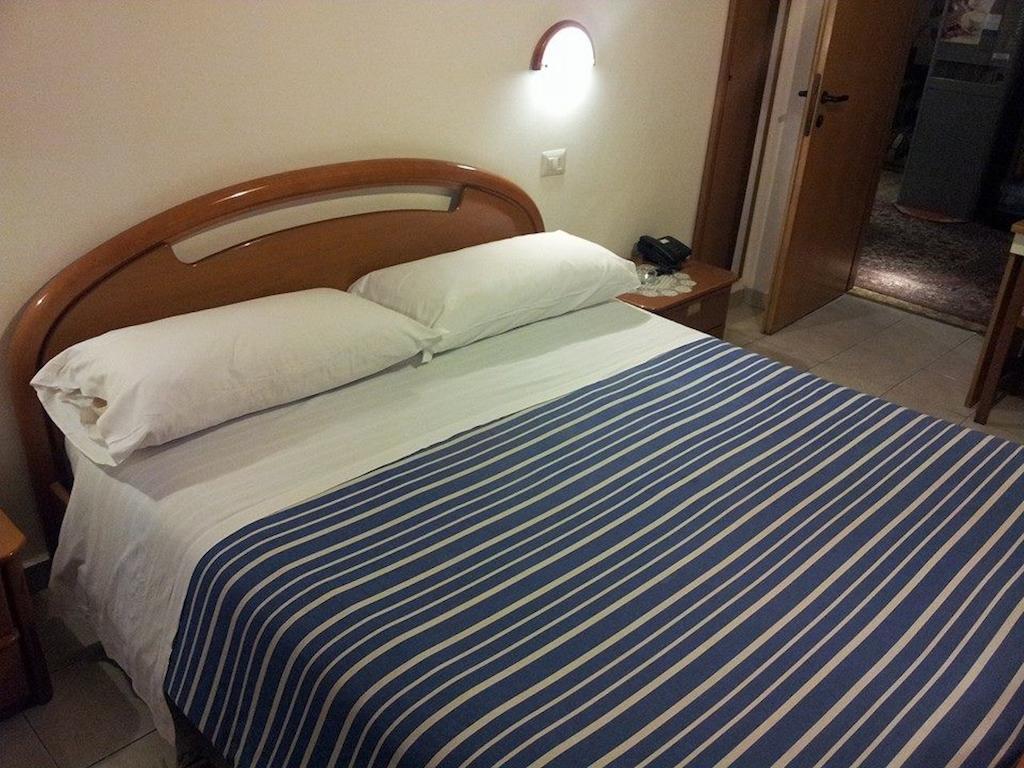 Hotel Acapulco Милано Стая снимка