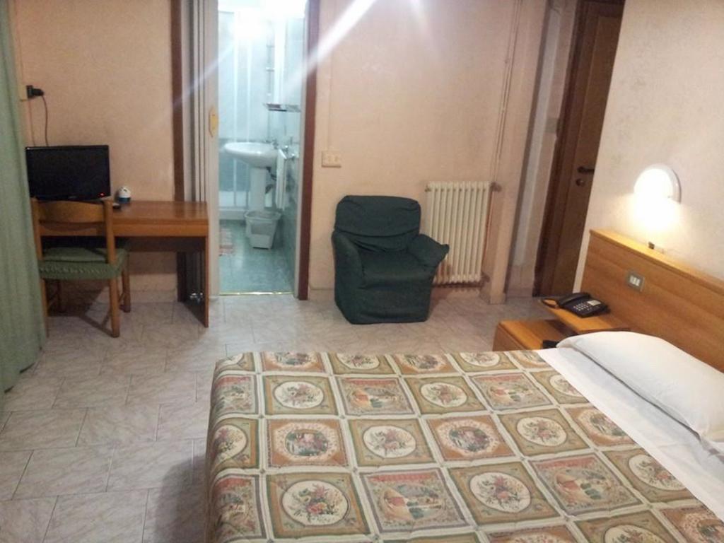 Hotel Acapulco Милано Екстериор снимка