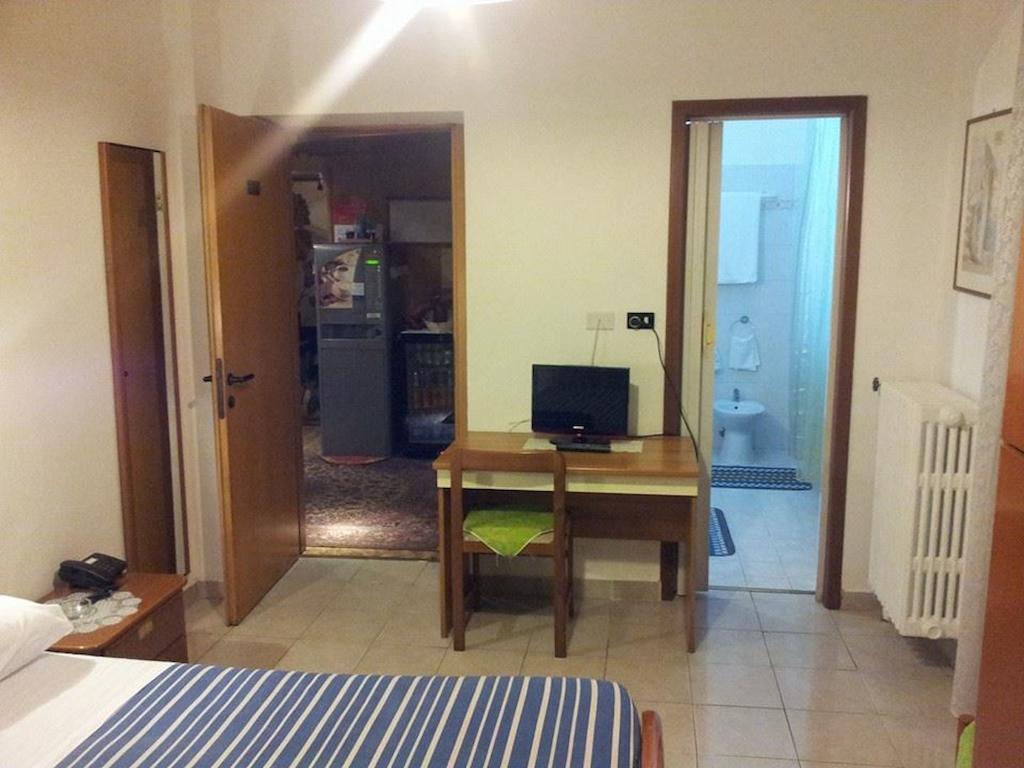 Hotel Acapulco Милано Екстериор снимка